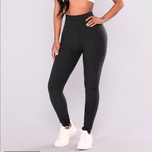 Black on the daily leggings